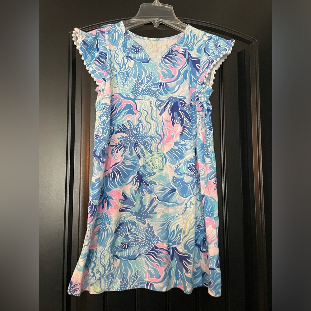 Girls xl Lilly Pulitzer dress. Has little ball design on sleeves.